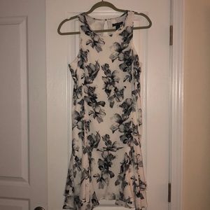 ❗️PRICE DROP❗️WhiteHouseBlackMarket floral dress